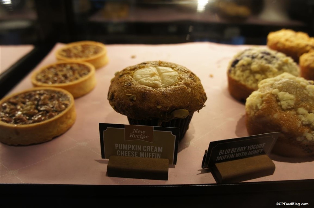 140912 Cedar Point Starbucks Pumpkin Cream Cheese Muffin