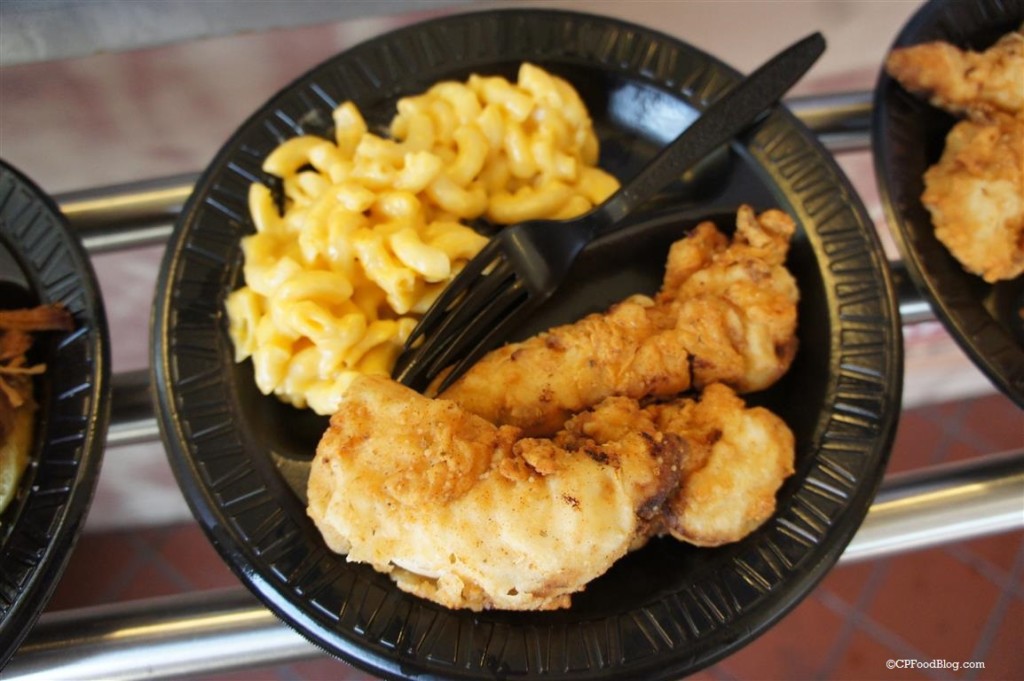 150906 Dorney Park Smokehouse BBQ Hand Breaded Chicken Tenders with Mac and Cheese