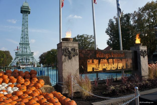170922 Kings Island Haunt Entry Sign